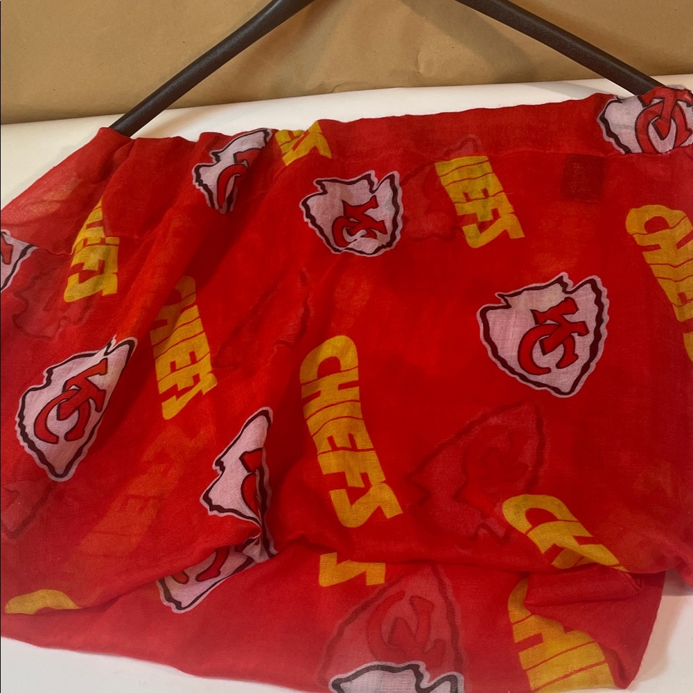 NFL Kansas City Chiefs Red & Yellow Logo Scarf Wrap - Picture 2 of 2